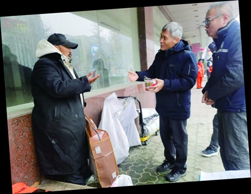寒潮天气下,济南市救助站工作人员进行街面巡查